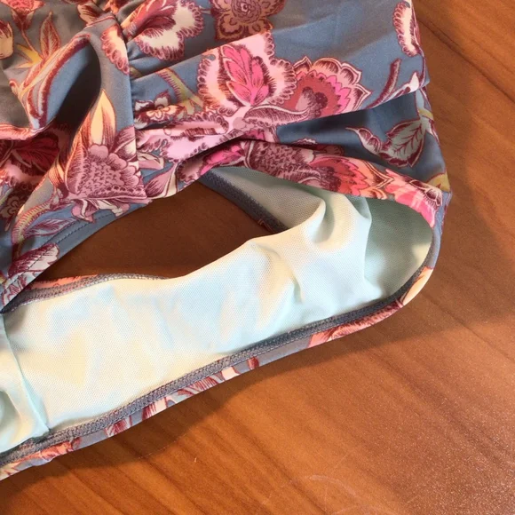 Cupshe Twist & Cut-Out Floral Tummy Control Long Torso One-Piece Size Medium - Picture 5 of 10